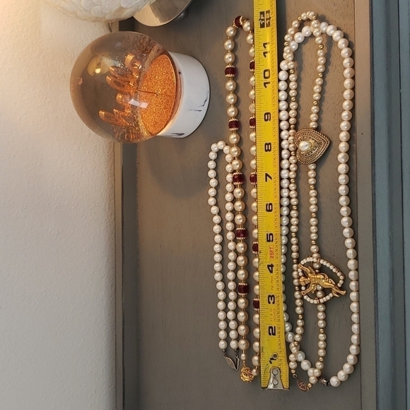 Pearl Set Costume Jewelry - 4 Necklaces & 2 Pins - Picture 6 of 10